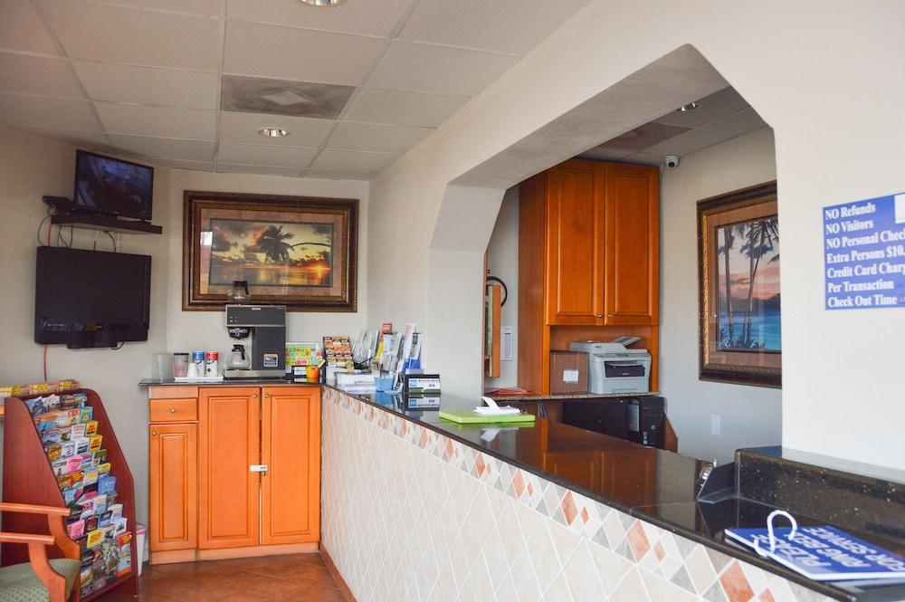 La Bella Oceanfront Inn - Daytona Дейтона Бийч Екстериор снимка