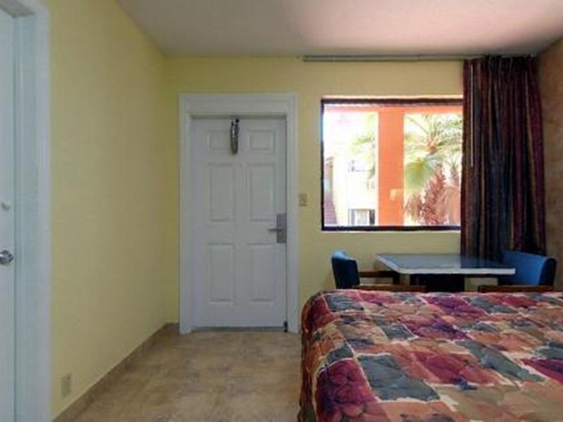 La Bella Oceanfront Inn - Daytona Дейтона Бийч Екстериор снимка